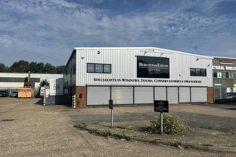 Distribution warehouse to rent, 4-12 Kempson Clos Aylesbury HP19 8UQ