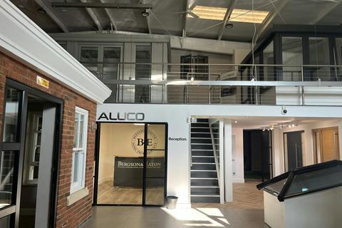 Distribution warehouse to rent, 4-12 Kempson Clos Aylesbury HP19 8UQ
