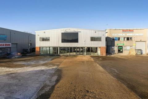 Distribution warehouse to rent, 4-12 Kempson Clos Aylesbury HP19 8UQ