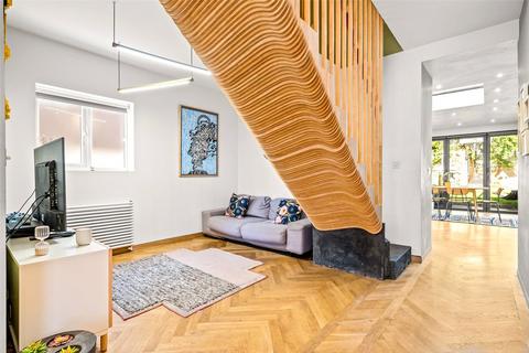 4 bedroom semi-detached house for sale, Meadway Crescent, Hove, East Sussex, BN3