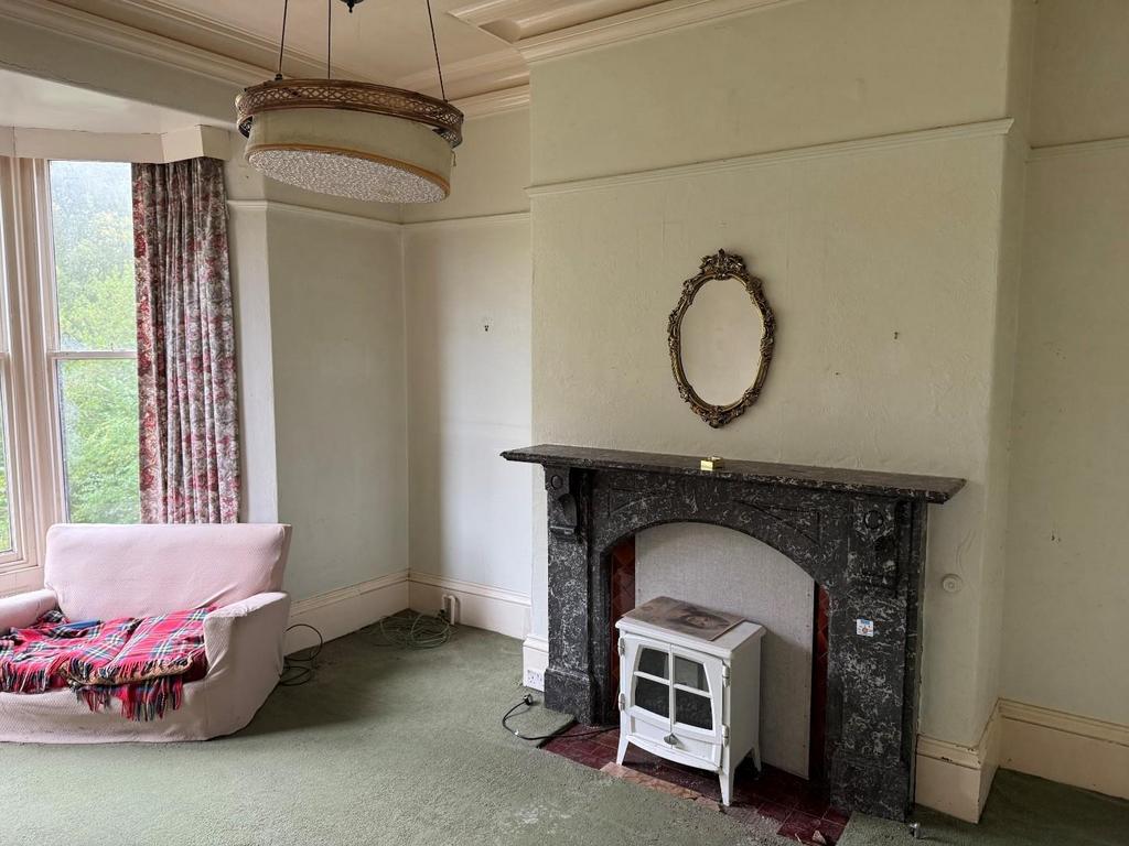 Living Room 1.jpg