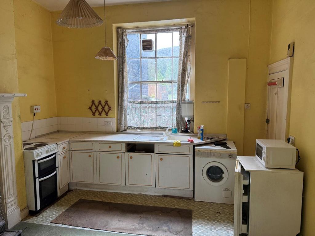 Kitchen 2.jpg