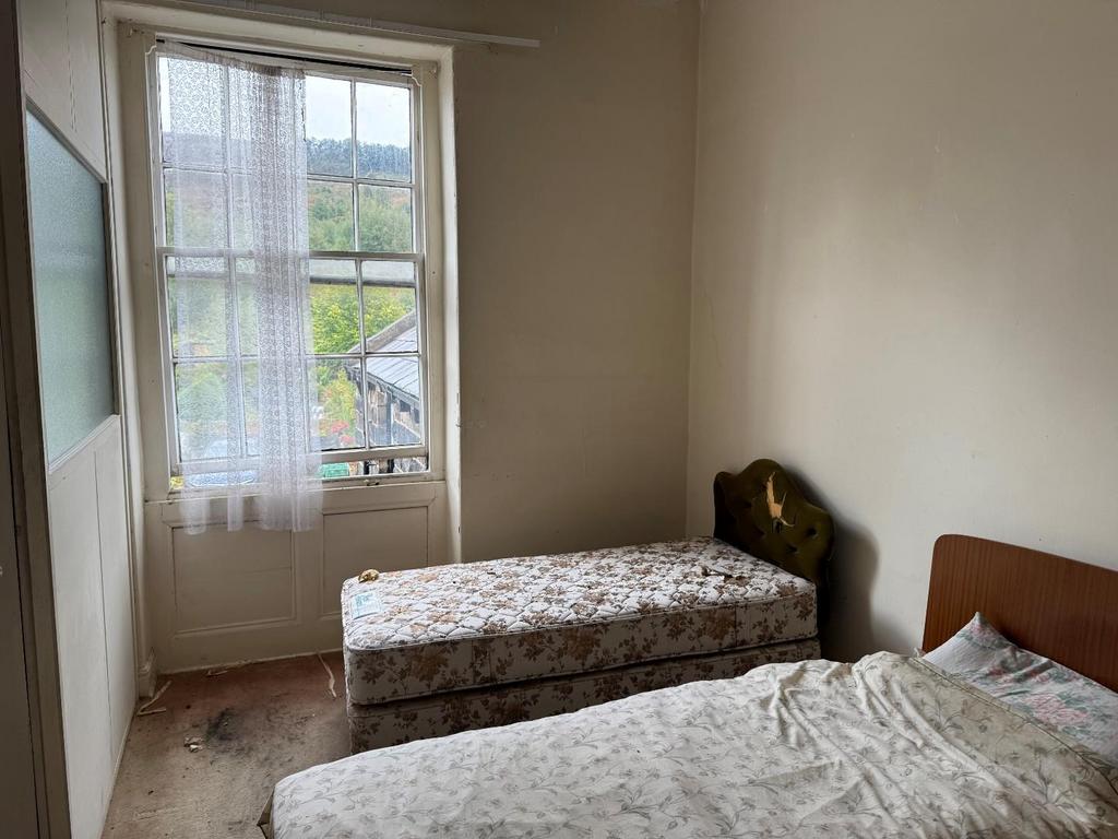 Bedroom 1.jpg