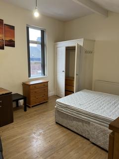 4 bedroom flat to rent, Wilmslow Road, Manchester M20