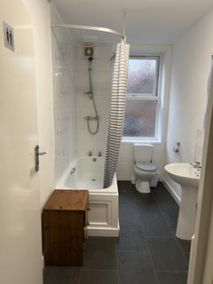 4 bedroom flat to rent, Wilmslow Road, Manchester M20