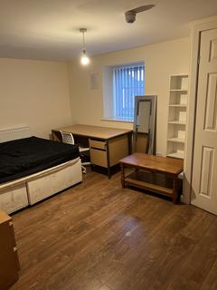 4 bedroom flat to rent, Wilmslow Road, Manchester M20