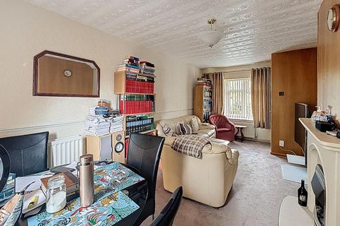3 bedroom semi-detached house to rent, Pinfold Avenue, Stoke-on-Trent, ST6 8EW