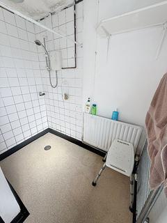 3 bedroom semi-detached house to rent, Pinfold Avenue, Stoke-on-Trent, ST6 8EW