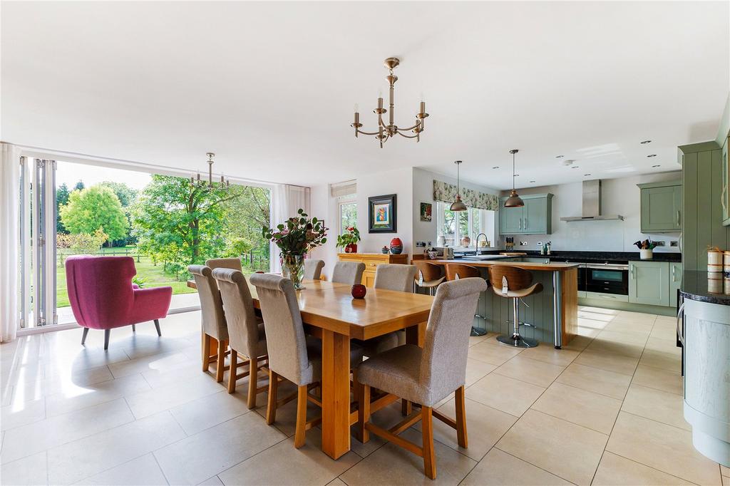 Kitchen / Dining
