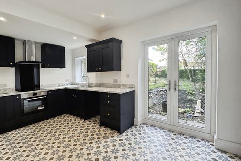 3 bedroom semi-detached house to rent, Whitehall Road, Cleckheaton, BD19
