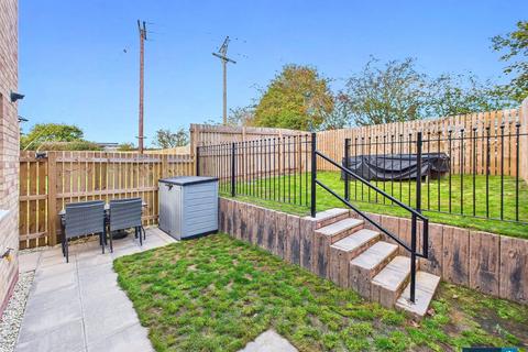 3 bedroom semi-detached house for sale, Avon Road, Harworth, Doncaster, Nottinghamshire, DN11