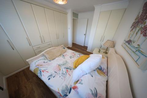 2 bedroom maisonette for sale, Dudley Close, Chafford Hundred (with enclosed garden)