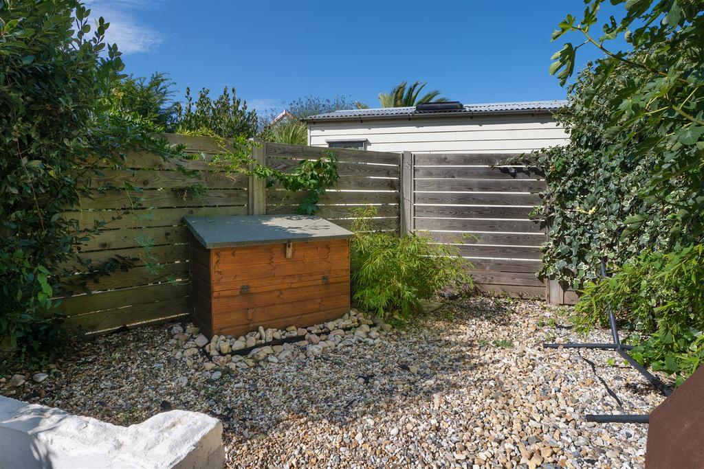 Island Wall, Whitstable