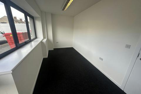 Distribution warehouse to rent, Southern Rd Aylesbury HP19 9EW