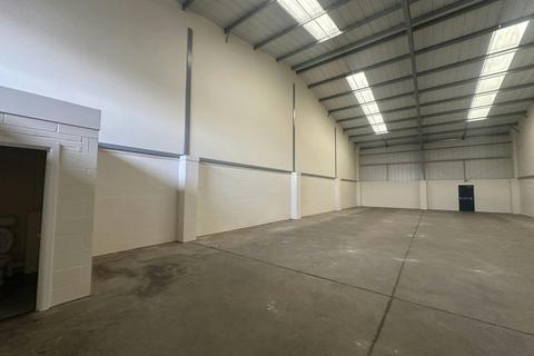 Distribution warehouse to rent, Southern Rd Aylesbury HP19 9EW