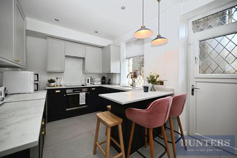 3 bedroom terraced house for sale, Albert Square, Yeadon, Leeds