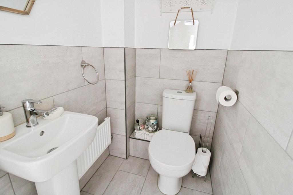 Cloakroom/ WC