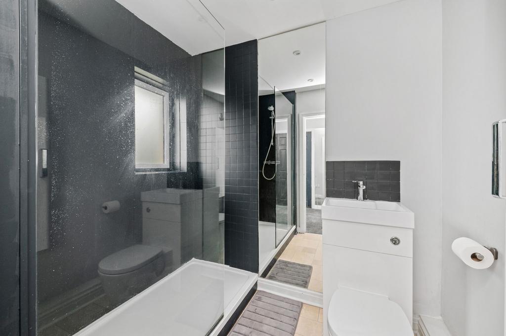 Bedroom one en suite