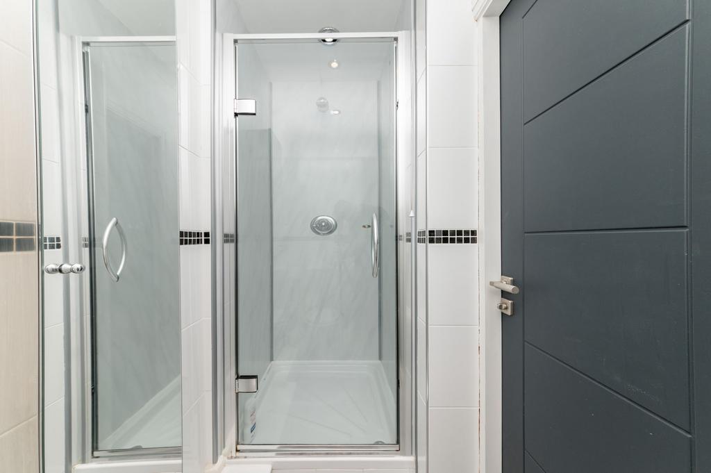 Bedroom two en suite