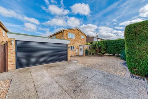 Lewis Drive, Diss IP22