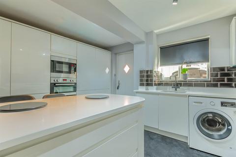 12 Cliffe Park Close, Leeds, LS12 4XD