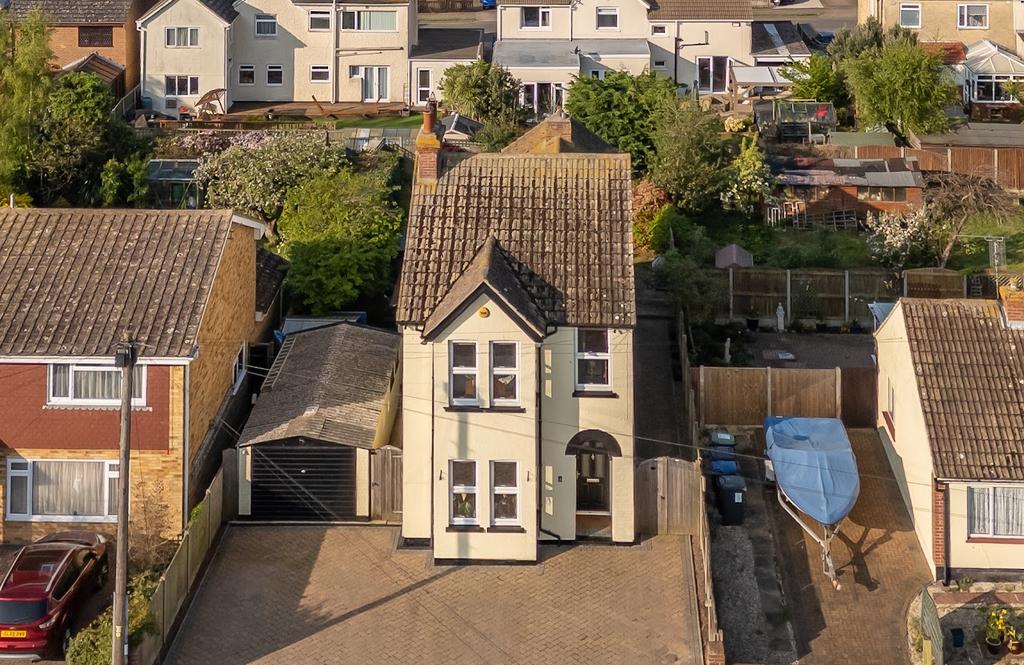 4 holmscroft