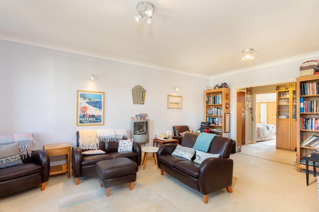 Sitting/dining room