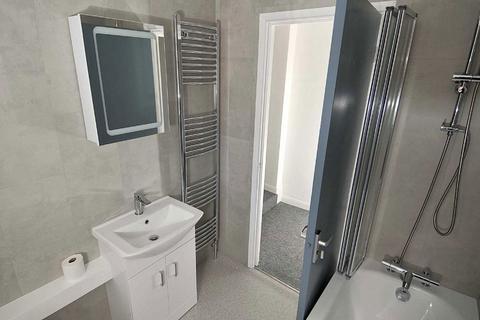 2 bedroom flat for sale, Kilburn Lane, London W10