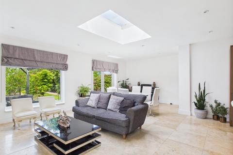 4 bedroom semi-detached house for sale, Coppermill Road, Wraysbury, Berkshire, TW19