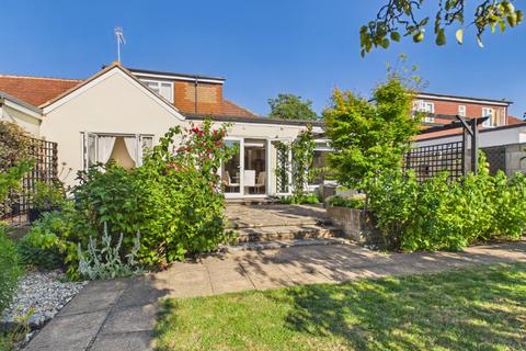 Coppermill Road, Wraysbury, Berkshire, TW19