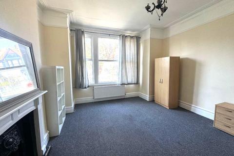 3 bedroom flat for sale, Lushington Road, Kensal Rise, NW10