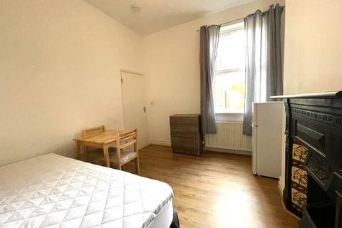 3 bedroom flat for sale, Lushington Road, Kensal Rise, NW10