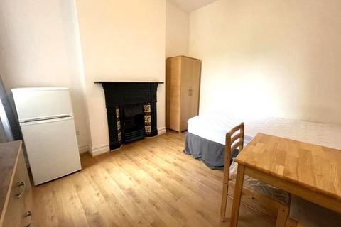 3 bedroom flat for sale, Lushington Road, Kensal Rise, NW10