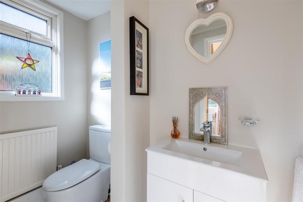 8664993-interior01.jpg
