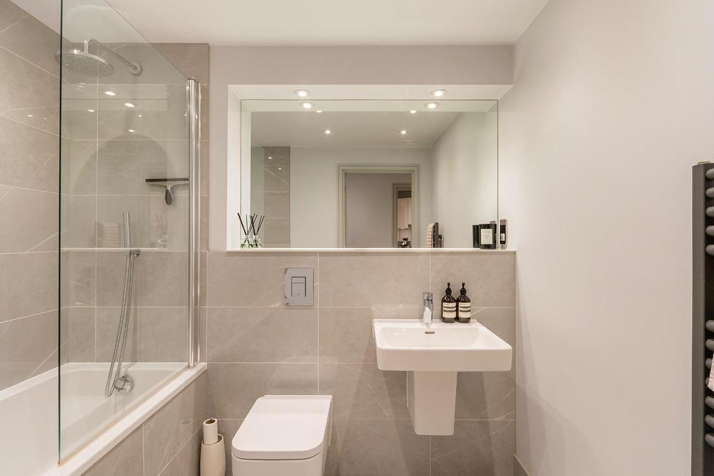 0 F1 HRE - Bathroom B.jpg
