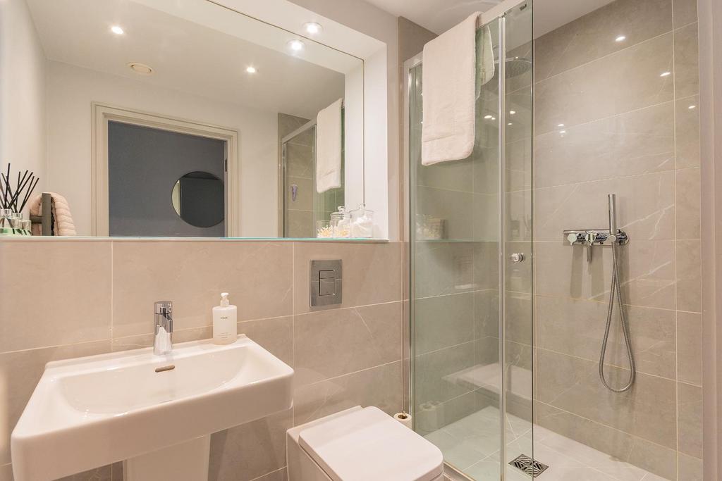 0 F1 HRE - Ensuite A.jpg