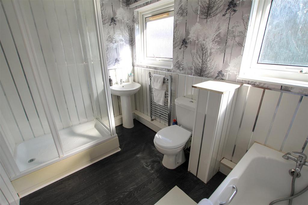 Bathroom (2).jpg