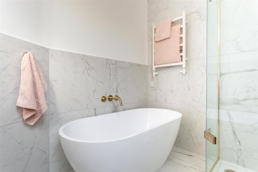 48 Balfour Bathroom 03.jpeg