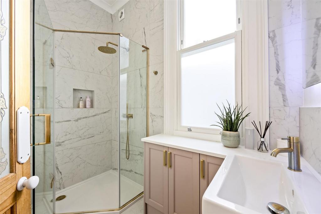 Family Bath/Shower Room