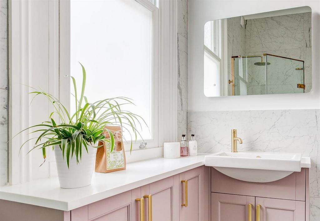 48 Balfour Bathroom 02.jpg