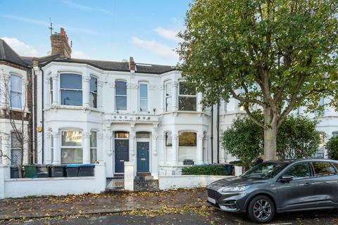 3 bedroom flat to rent, Purves Road, Kensal Green, London, NW10