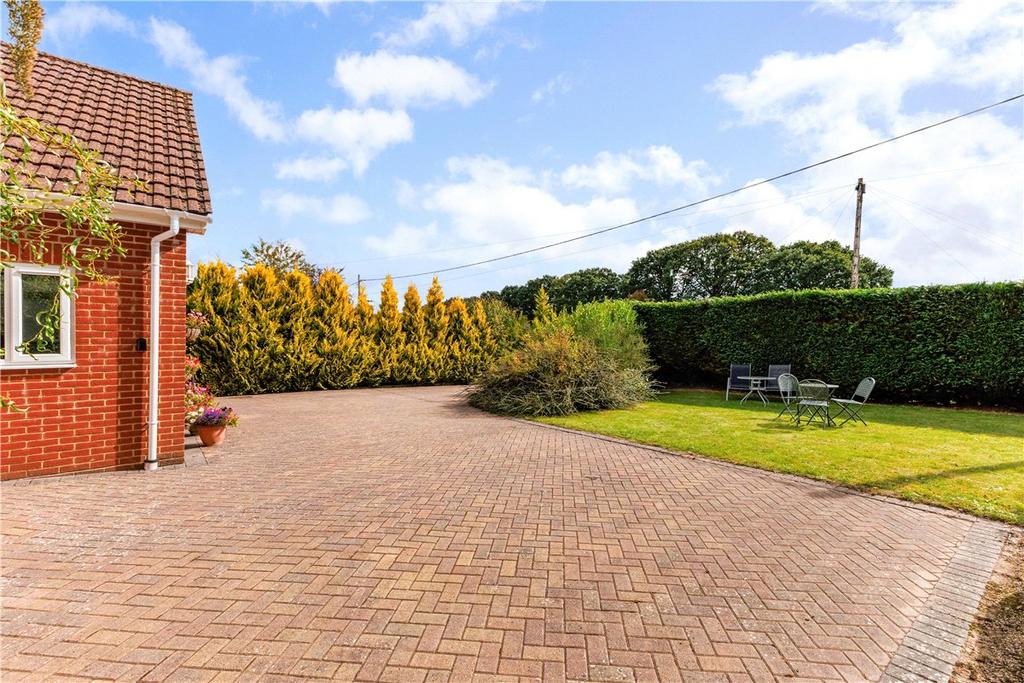 Front Garden/Parking