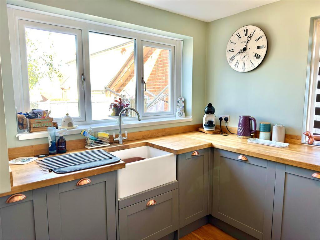 Kitchen 4.jpg
