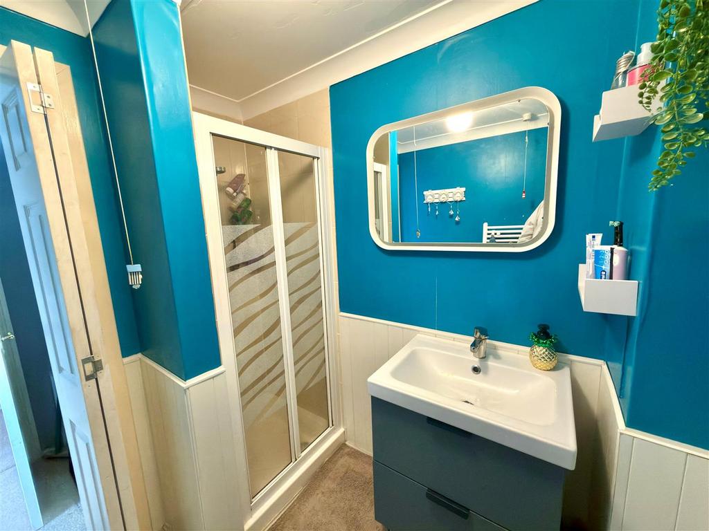 Shower in Ensuite.jpg