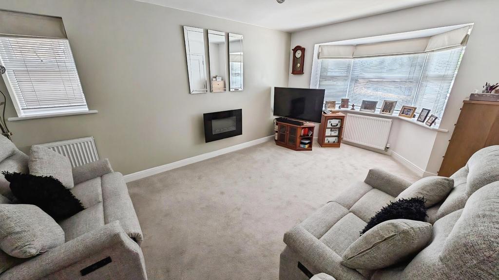Pbox-living room-343444.jpg