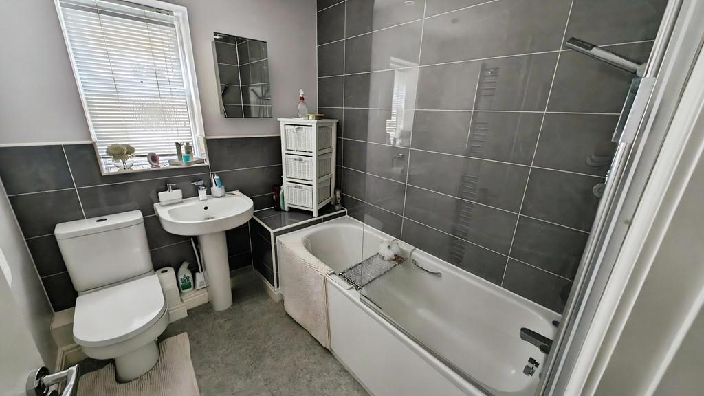 Pbox-bathroom-343444.jpg