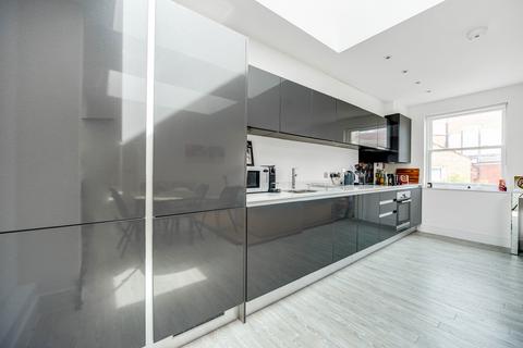 2 bedroom flat to rent, Munster Road, Munster Village, London, SW6