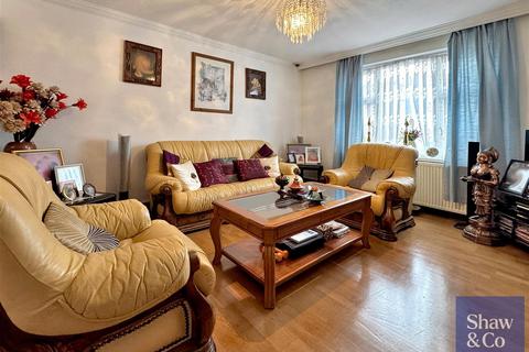 3 bedroom semi-detached house for sale, Chatsworth Crescent, Hounslow TW3