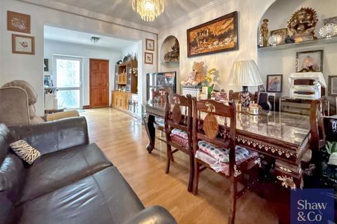 3 bedroom semi-detached house for sale, Chatsworth Crescent, Hounslow TW3
