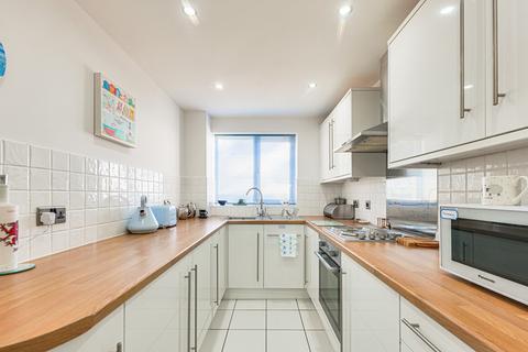 2 bedroom flat for sale, Shorefield Road, Westcliff-on-sea, SS0